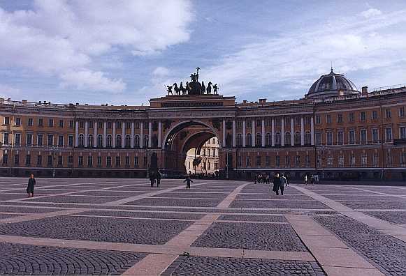 Дворцовая площадь - арка Генштаба